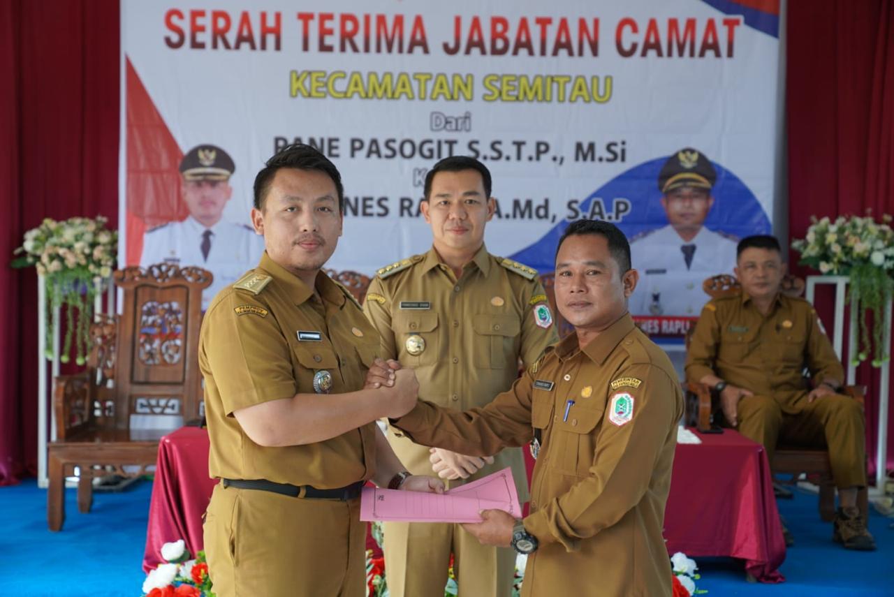Bupati Kapuas Hulu Fransiskus Diaan Minta Camat Semitau yang Baru Jalankan Tugas Dengan Baik