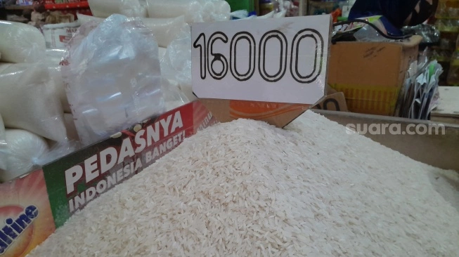 Ekonomi Lagi Susah, Jokowi Bicara Urusan Perut Rakyat RI yang Sulit Beli Beras