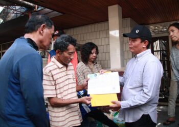 Wakil Wali Kota Pontianak Salurkan Bantuan untuk Korban Kebakaran di Darat Sekip