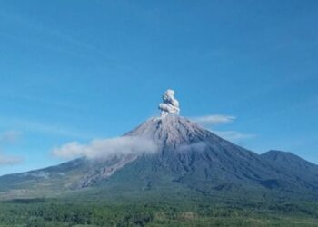 Gunung Semeru Meletus Puluhan Kali, PVMBG: Waspadai Awan Panas Guguran Sejauh 17 Kilometer